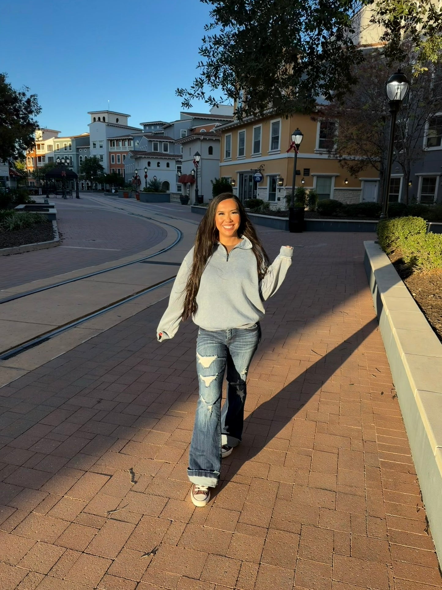 Holly washed pull over in the color BLUE