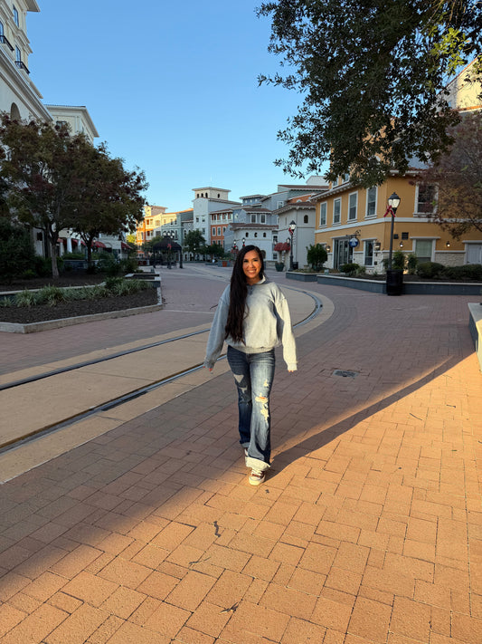 Holly washed pull over in the color BLUE