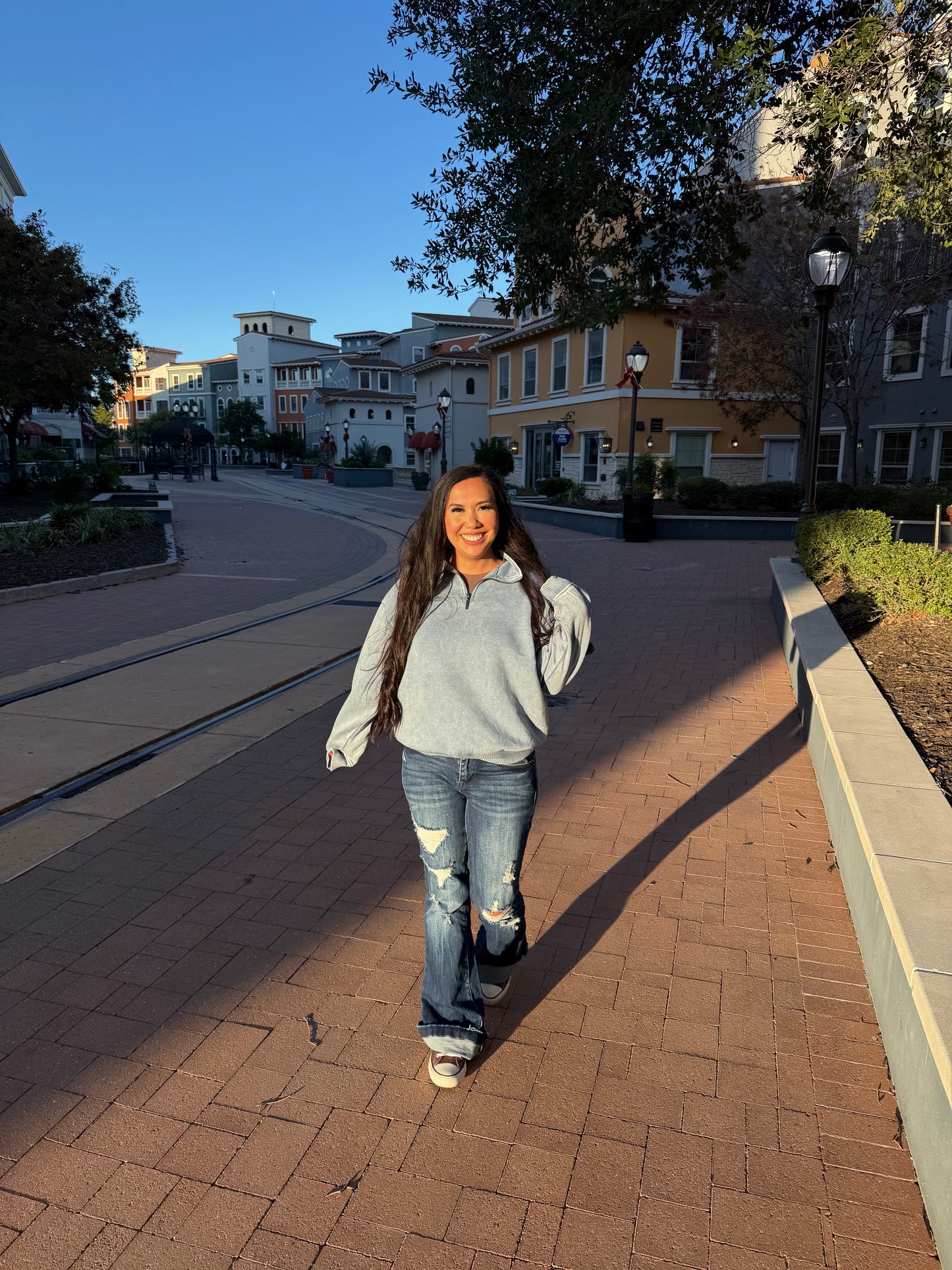 Holly washed pull over in the color BLUE