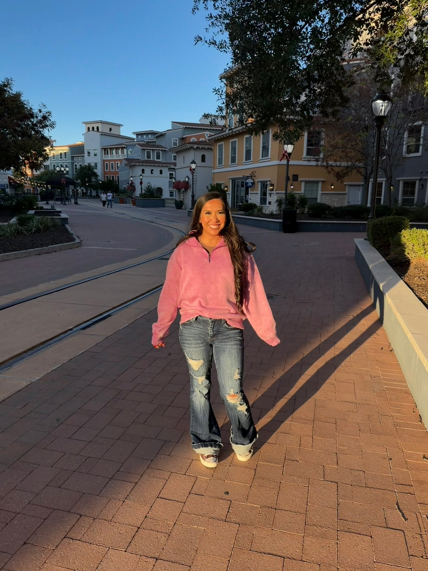 Holly washed pull over in the color PINK